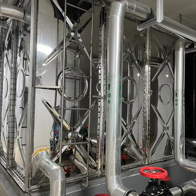Roestvrijstalen montage met vastgeschroefde sectionele watertank